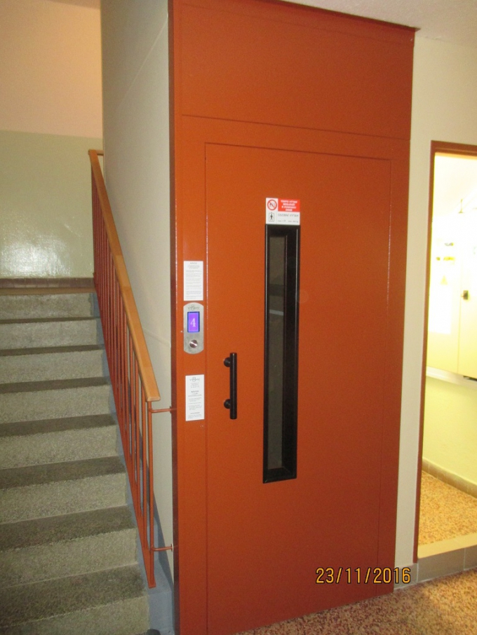 Březinova 10 - vestavba výtahu 